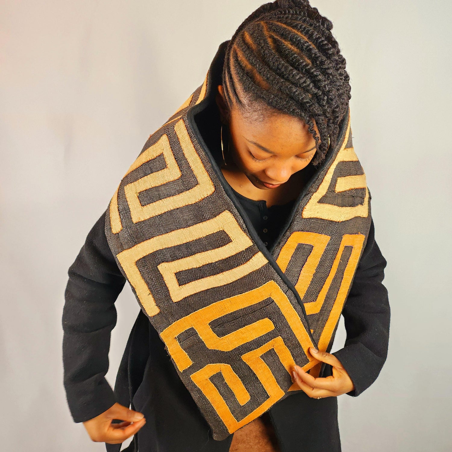 Écharpes en Tissu Kuba – Élégance et Tradition Africaine