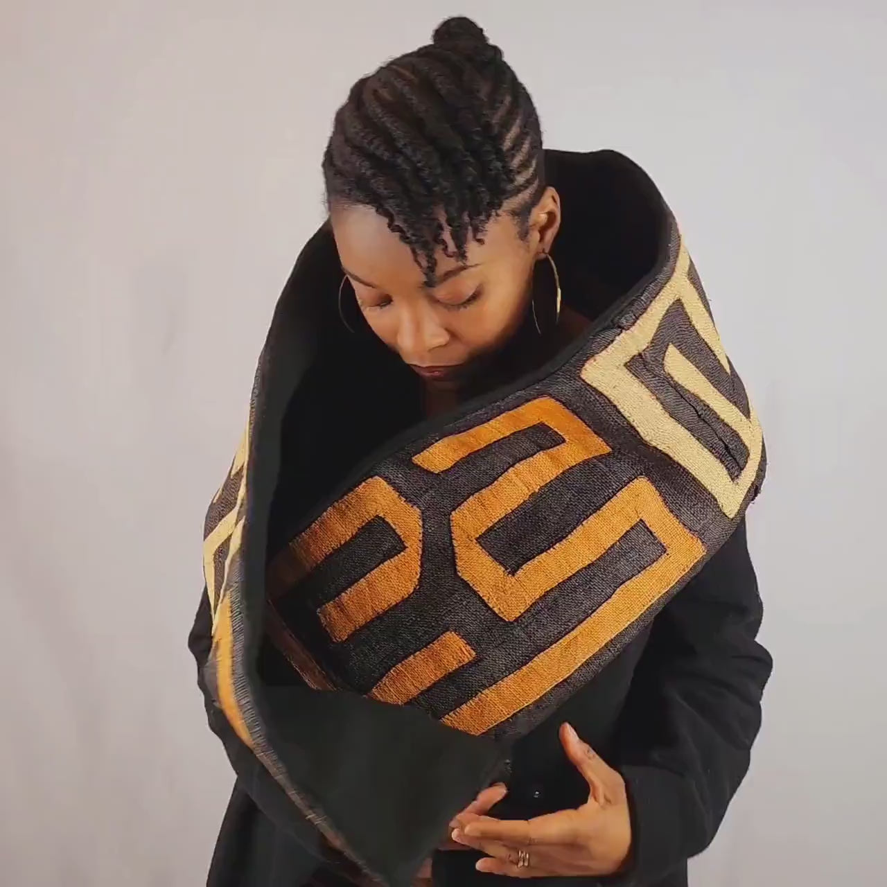 Écharpes en Tissu Kuba – Élégance et Tradition Africaine
